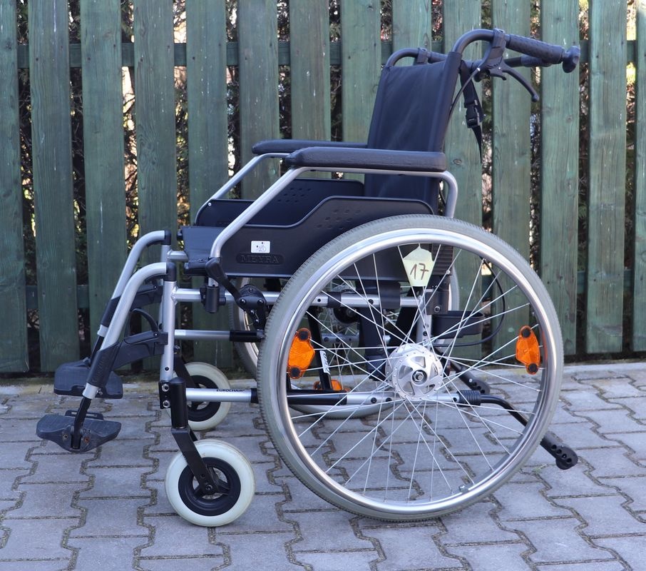 017-Mechanický invalidní vozík Meyra