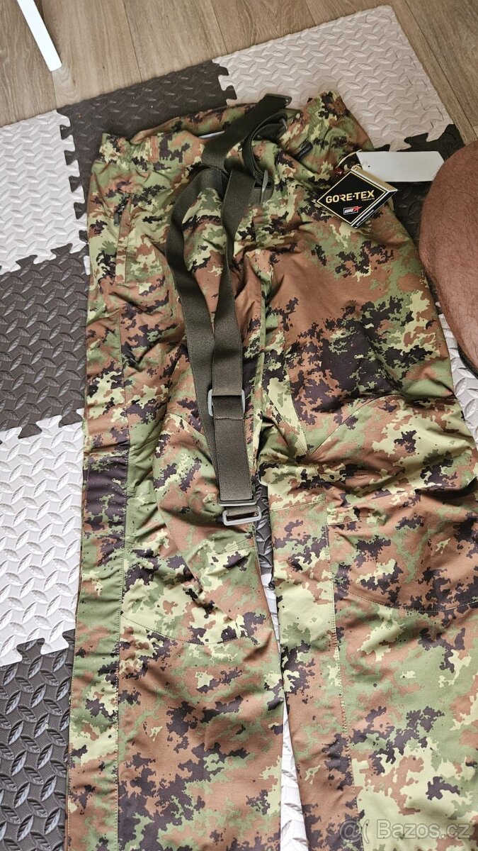 maskáčové kalhoty goretex