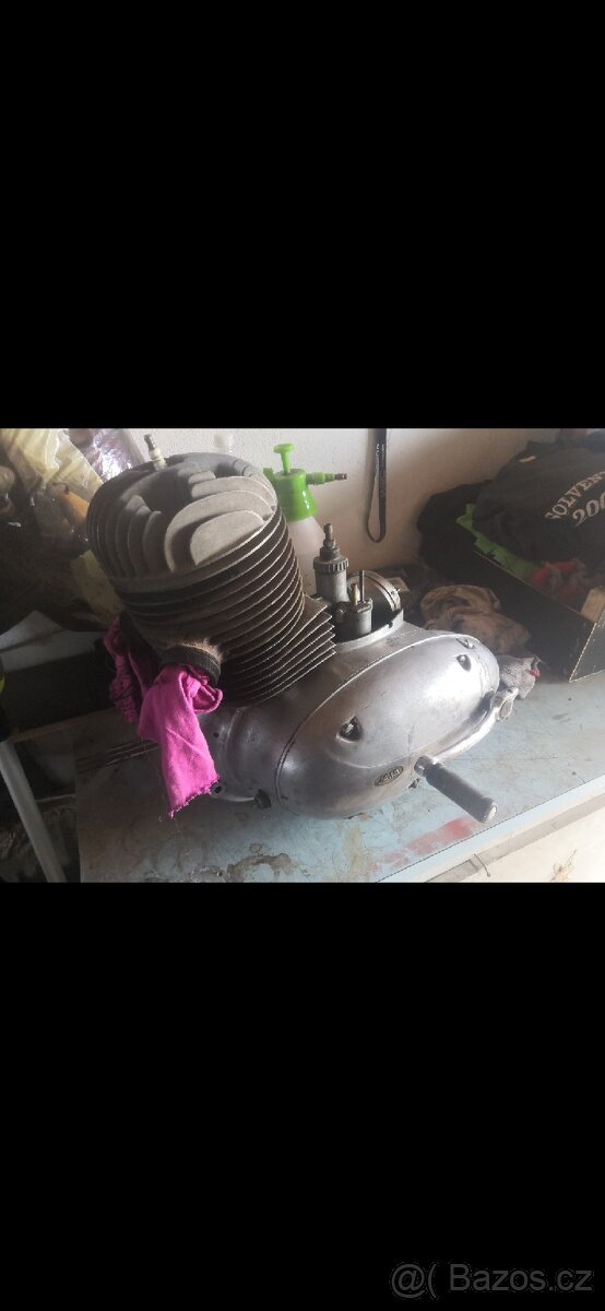 Motor Jawa, panelka, 353, kyvacka