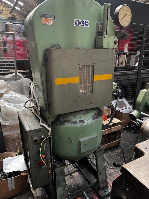 Hydraulický vtlačovací lis CZR600