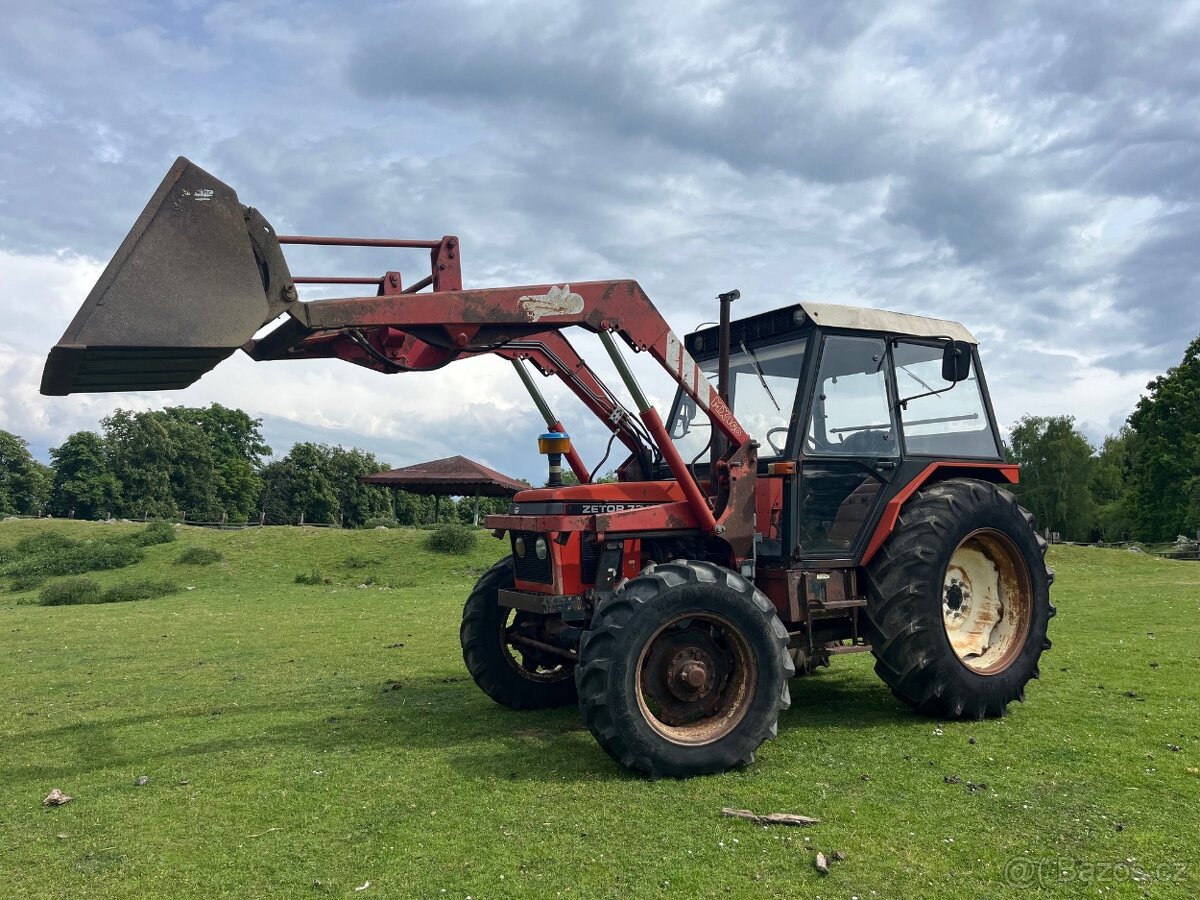 Zetor 7245 s čelním nakladačem s SPZ
