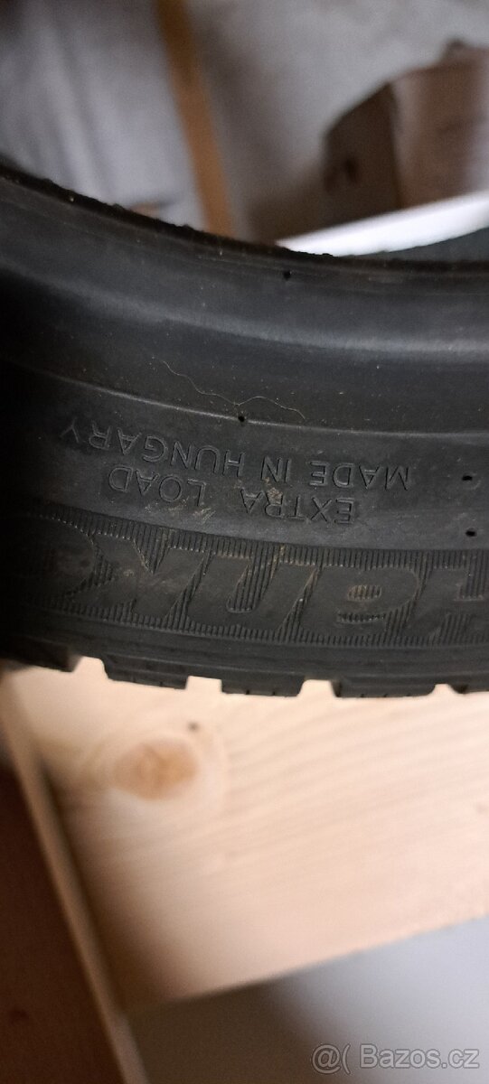 Pneu zimní 215/ 45 /16