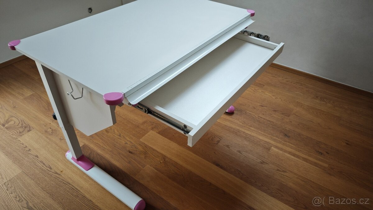 Rostoucí stůl 70x110cm, se šuplíkem