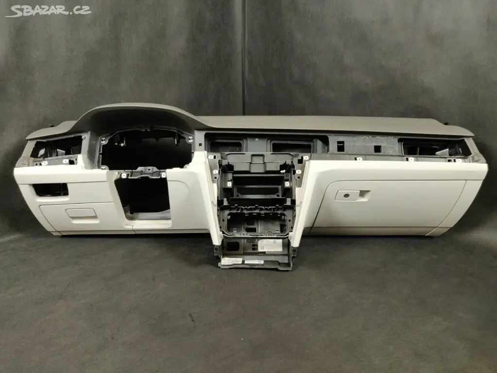 VW Arteon Passat B8 palubni deska