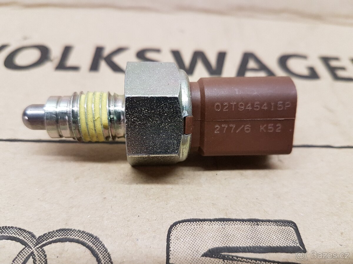 02T945415P - Spínač, světlo zpátečky