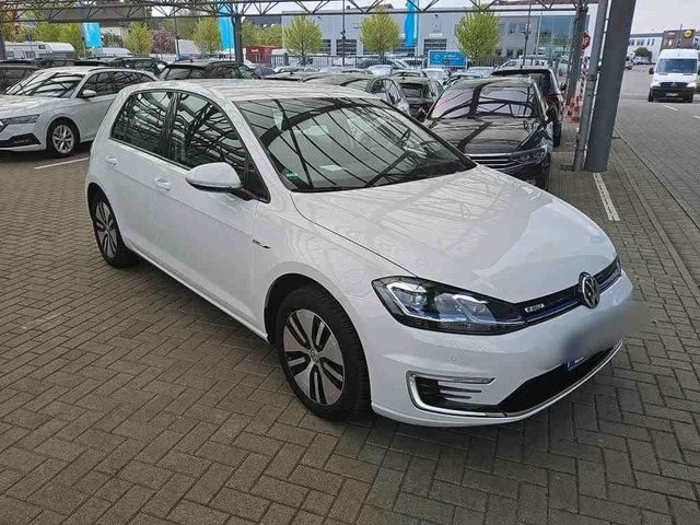 Volkswagen e-Golf 2020/100kw/220km/výhřev/LED/tepelko/11kw