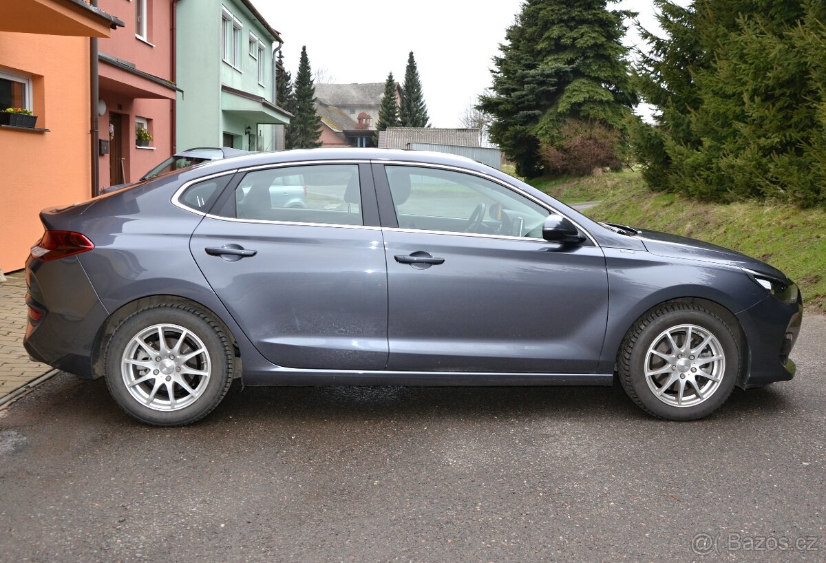 Prodám osobní automobil Hyundai i30 Fastback 1,4 T-GDI 103 k