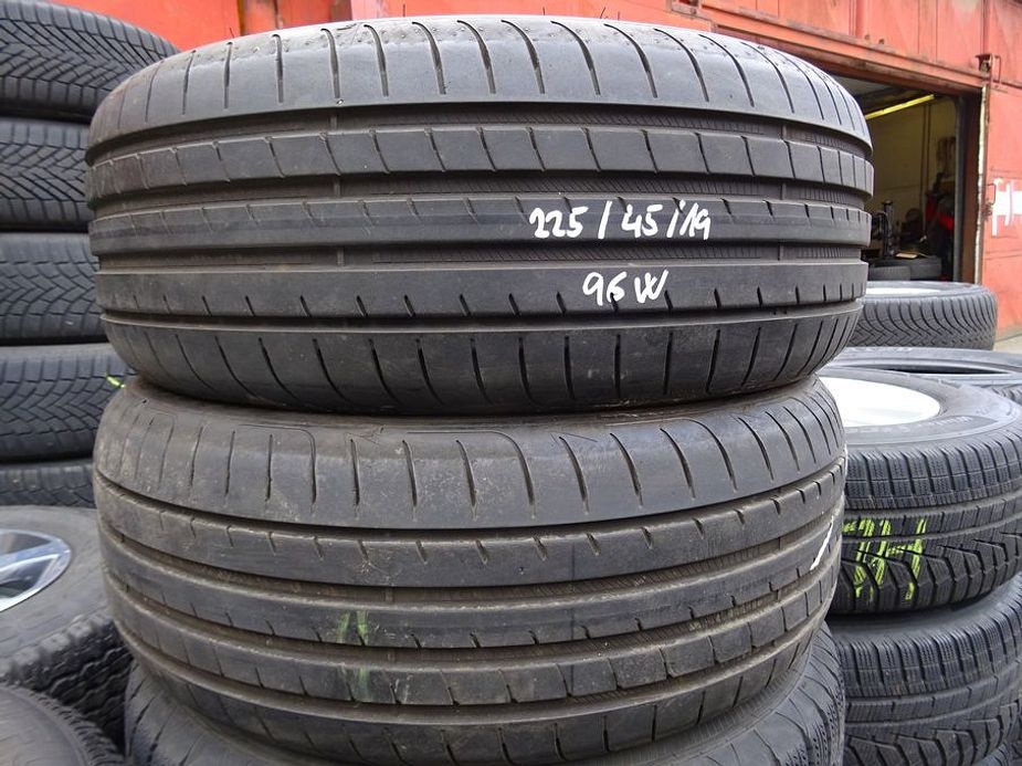 Letní pneu Goodyear, 225/45/19, 2 ks, 6,5 mm