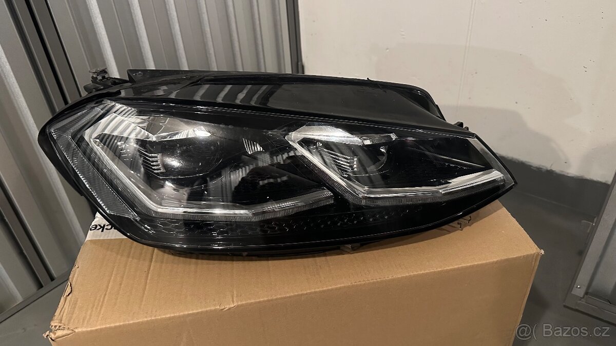 Přední pravé světlo VW Golf VII LED