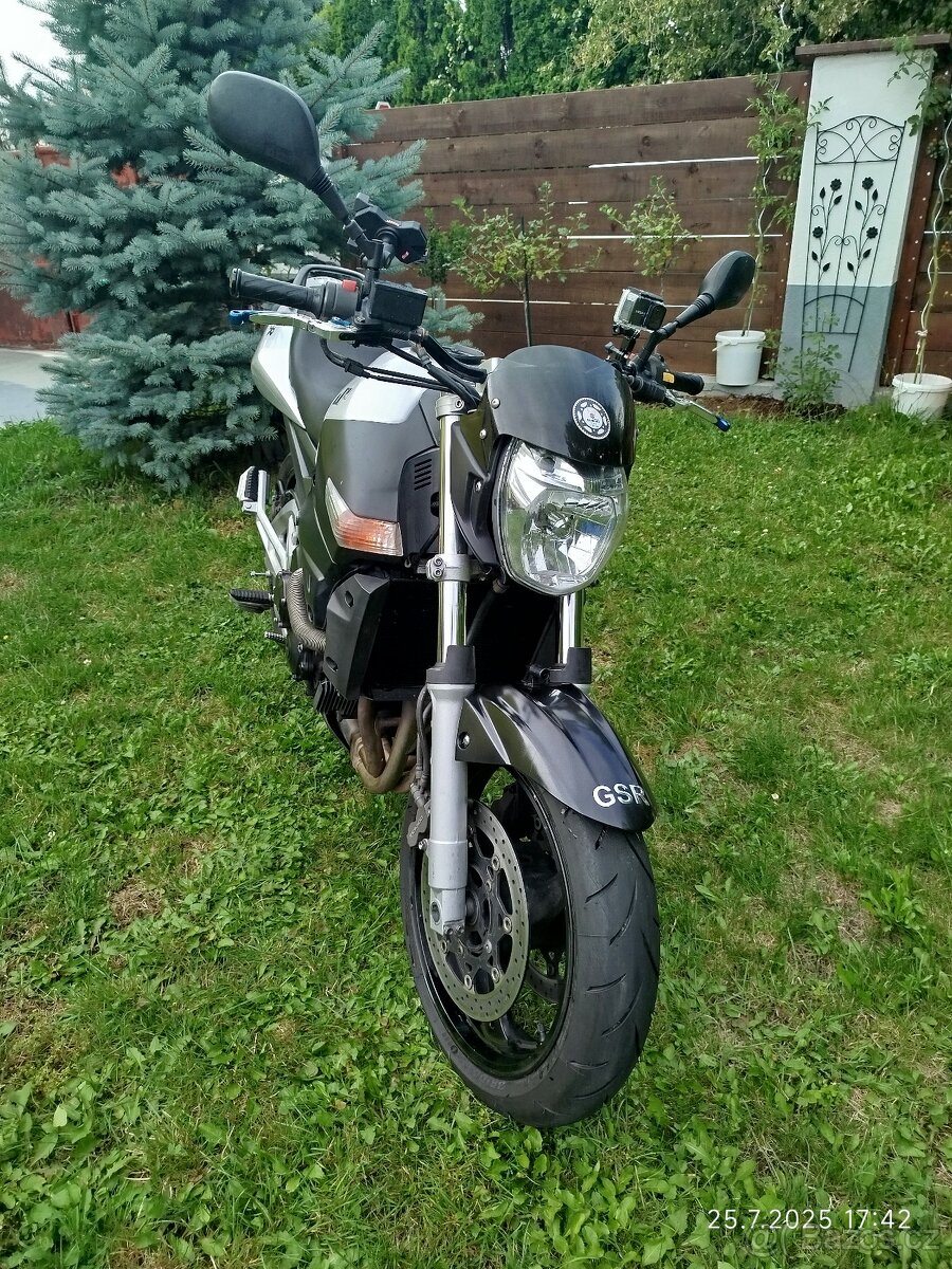 Suzuki GSR 600