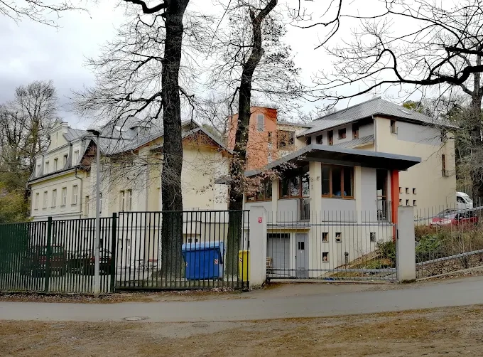 Hledáme 2 kuchařky/kuchaře do školní jídelny Praha 4