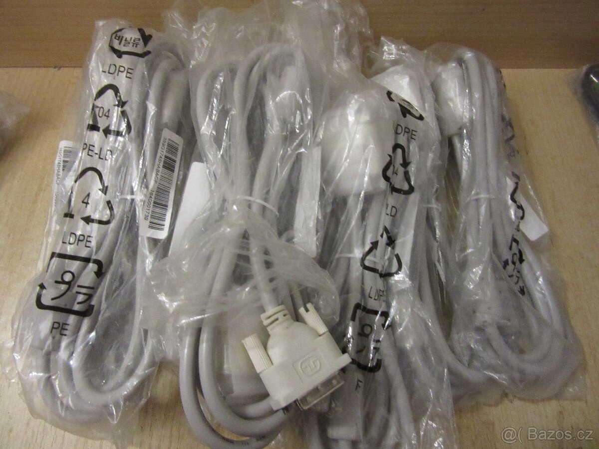 propojovací PC kabely
