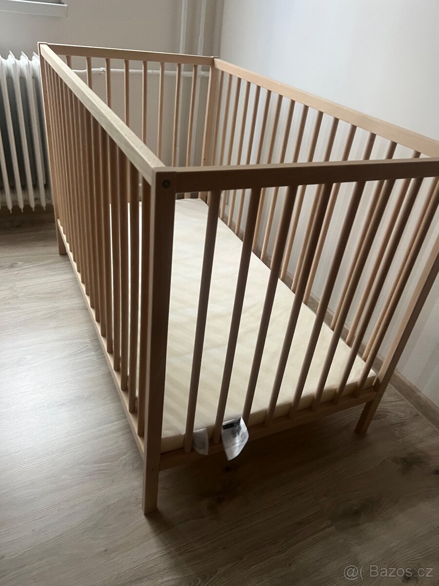 Dětská postel - Ikea Sniglar včetně matrace - Jako nová