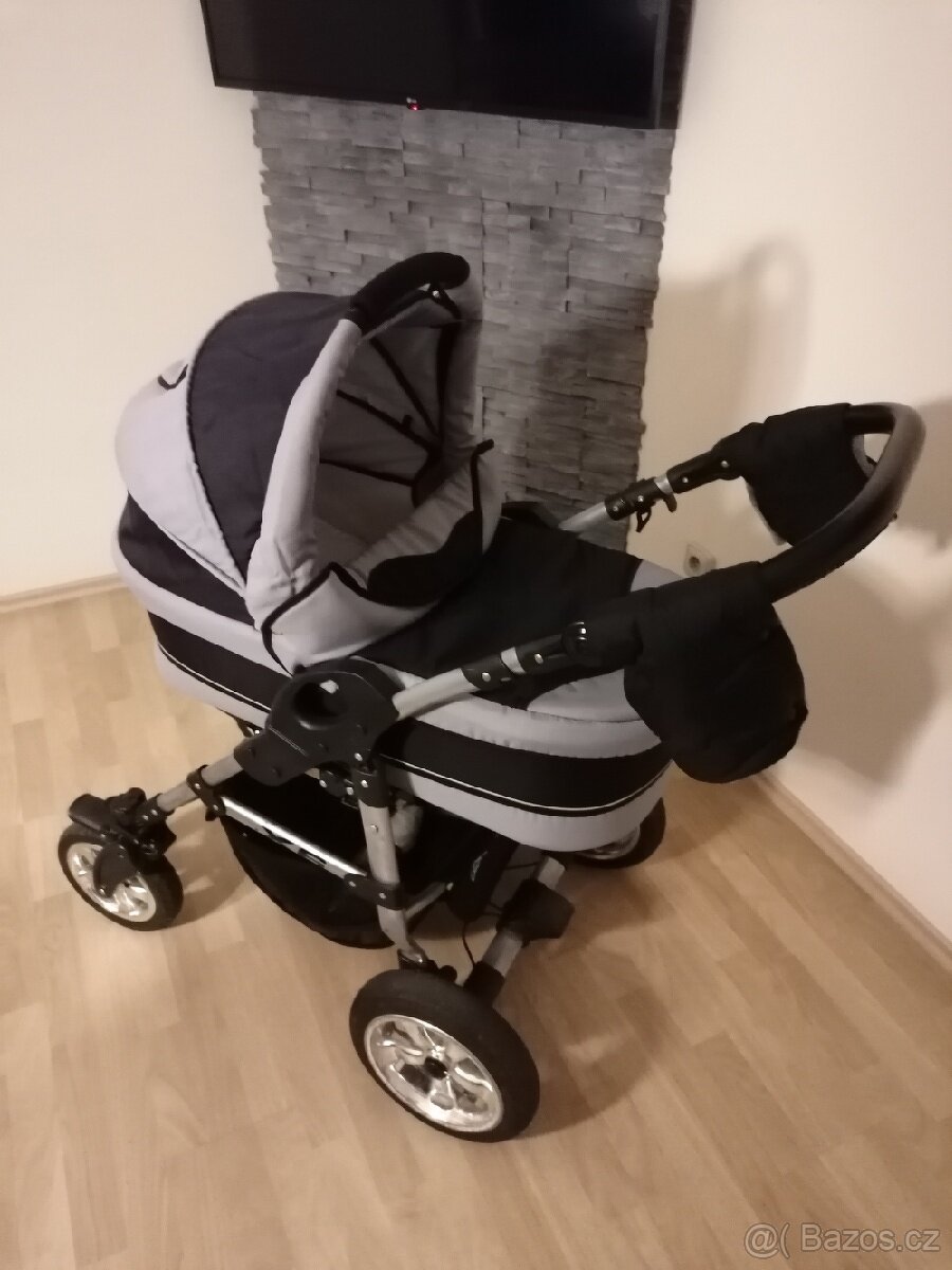 Multifunkční kočárek