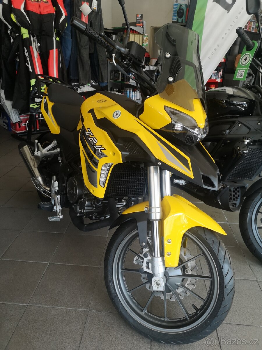 Benelli TRK 251 nová