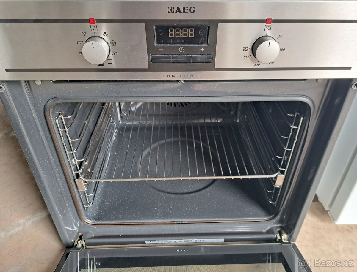 Vestavná trouba AEG Competence, nerez.