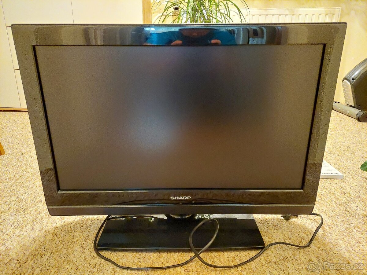 LCD televize Sharp LC-26SH7E-BK - úhlopříčka 65cm (26")