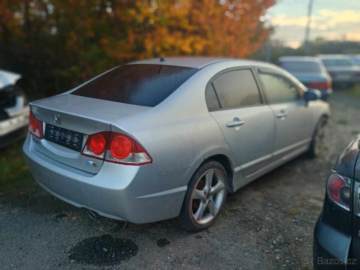 Díly z Honda Civic Hybrid 8g