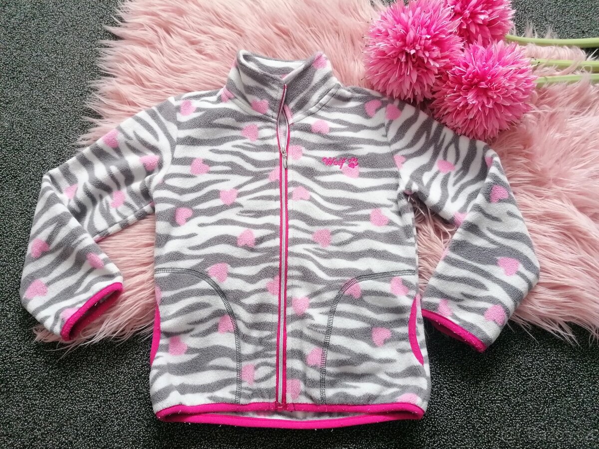 Krásná dívčí mikina z fleece