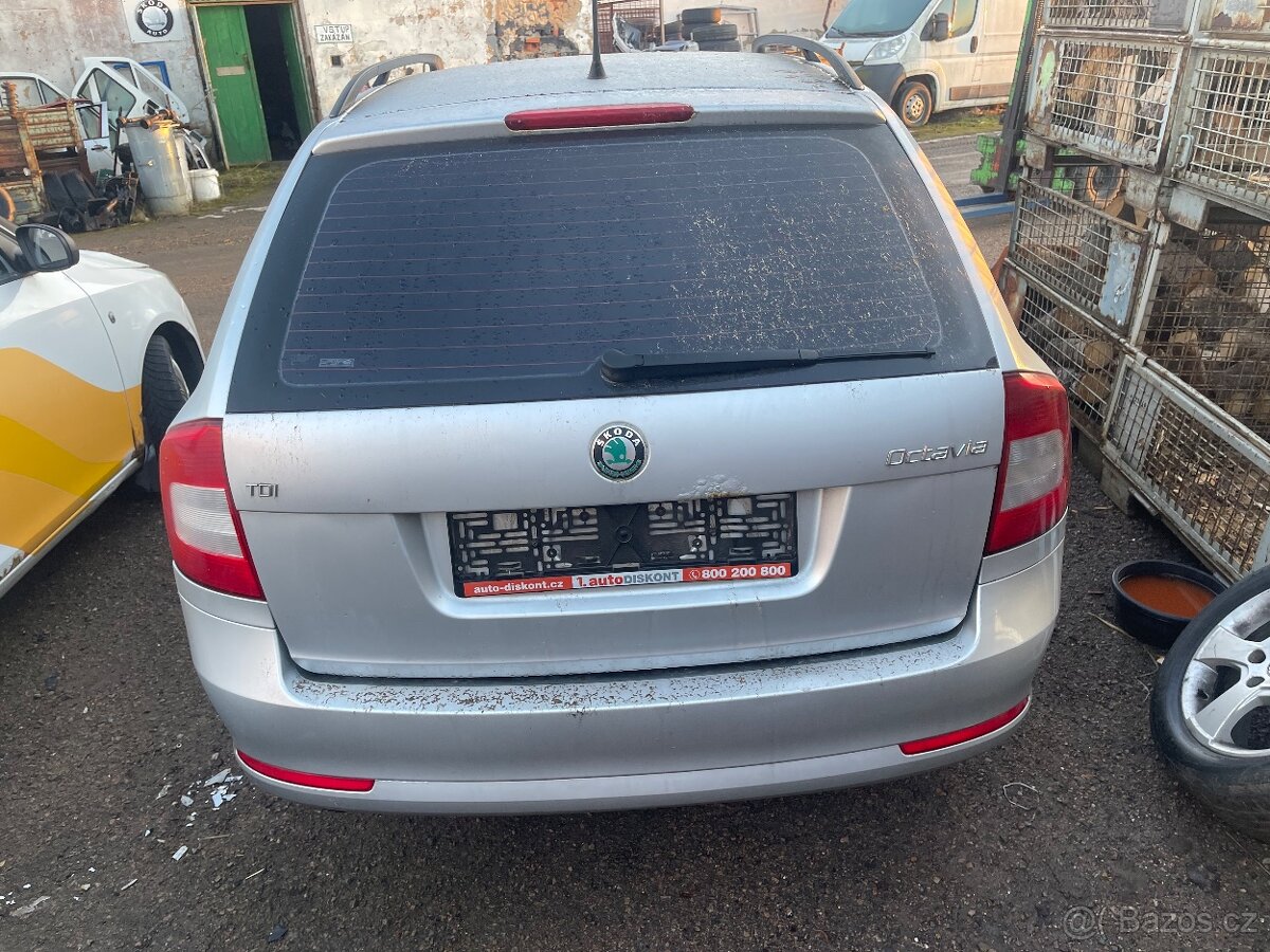 Octavia 2 - paté dvere