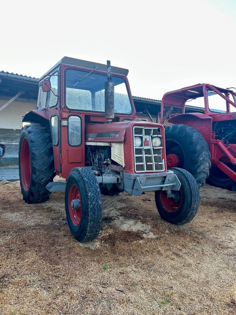 Traktor IH McCormick 454
