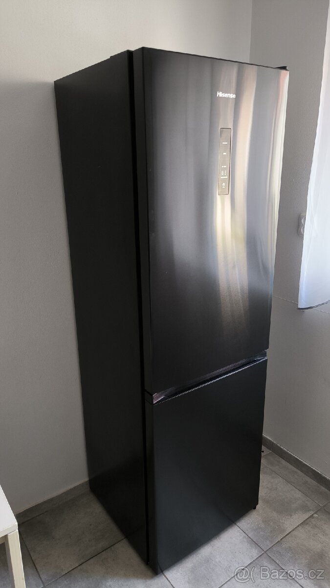 Lednice Hisense RB390N4CFD