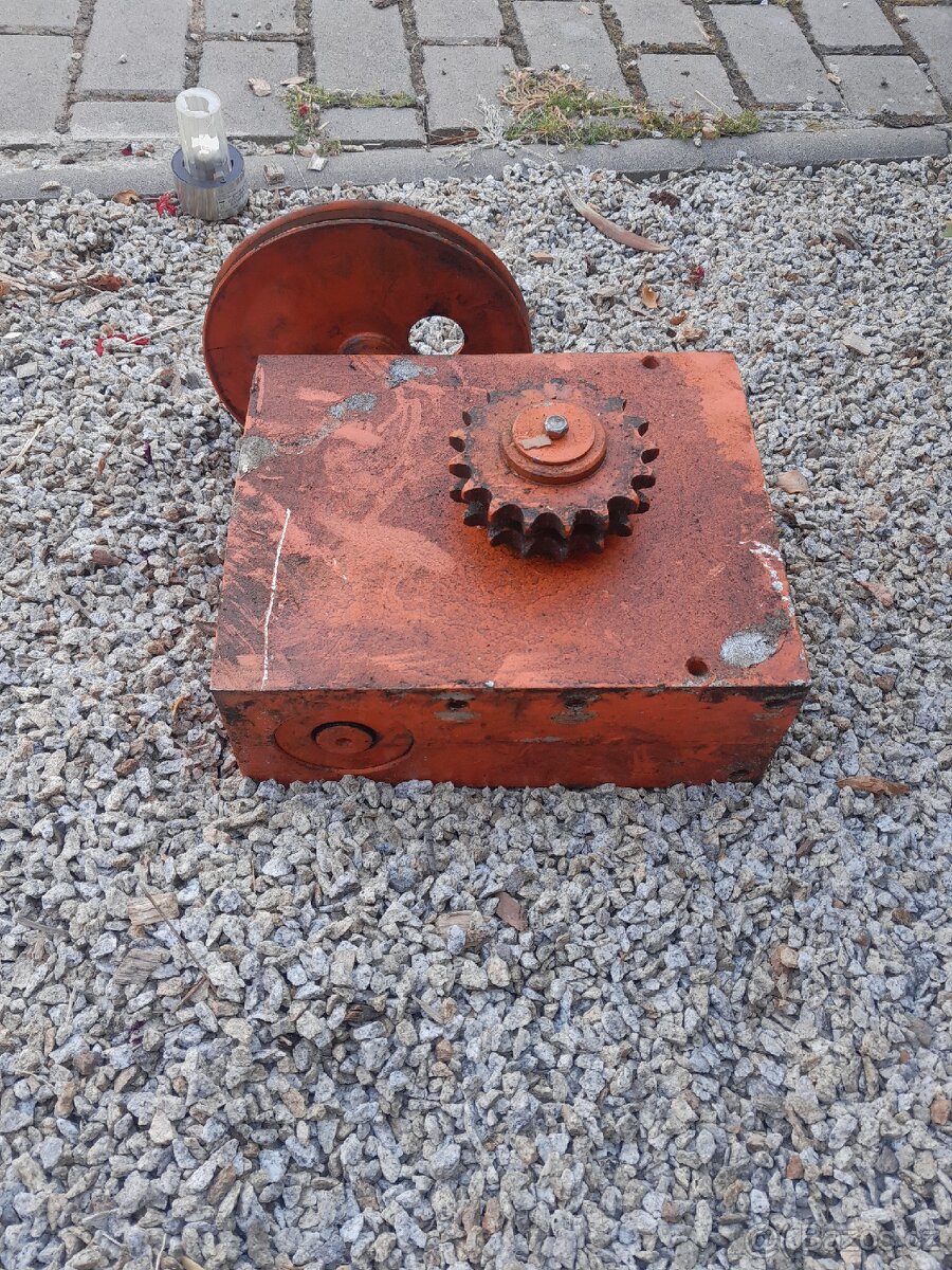 Převodovka. 1:40 uhlová