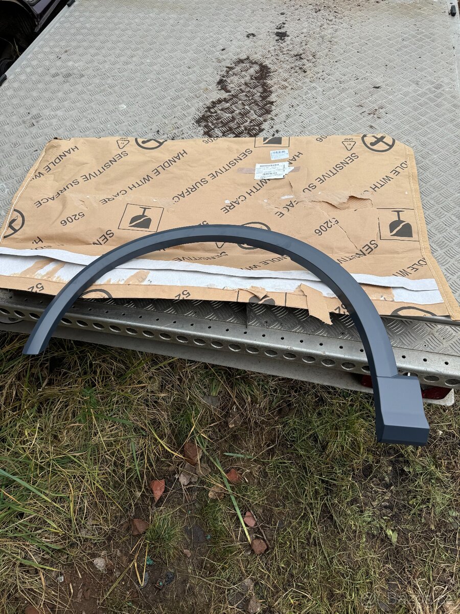 Audi Q2 levý přední lem blatníku