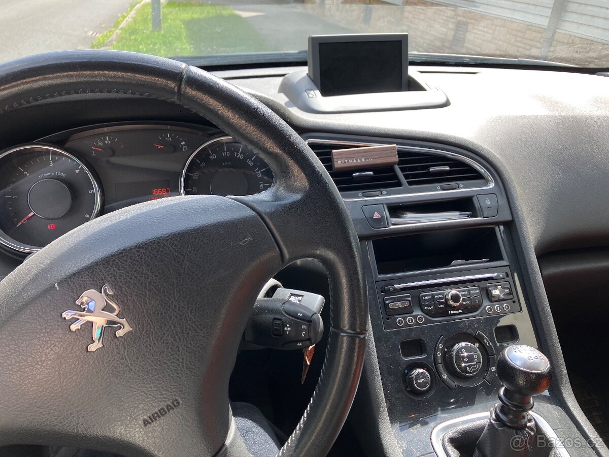 Peugeot 5008 2.0 HDi 110 kW, r.v. 2015, super stav