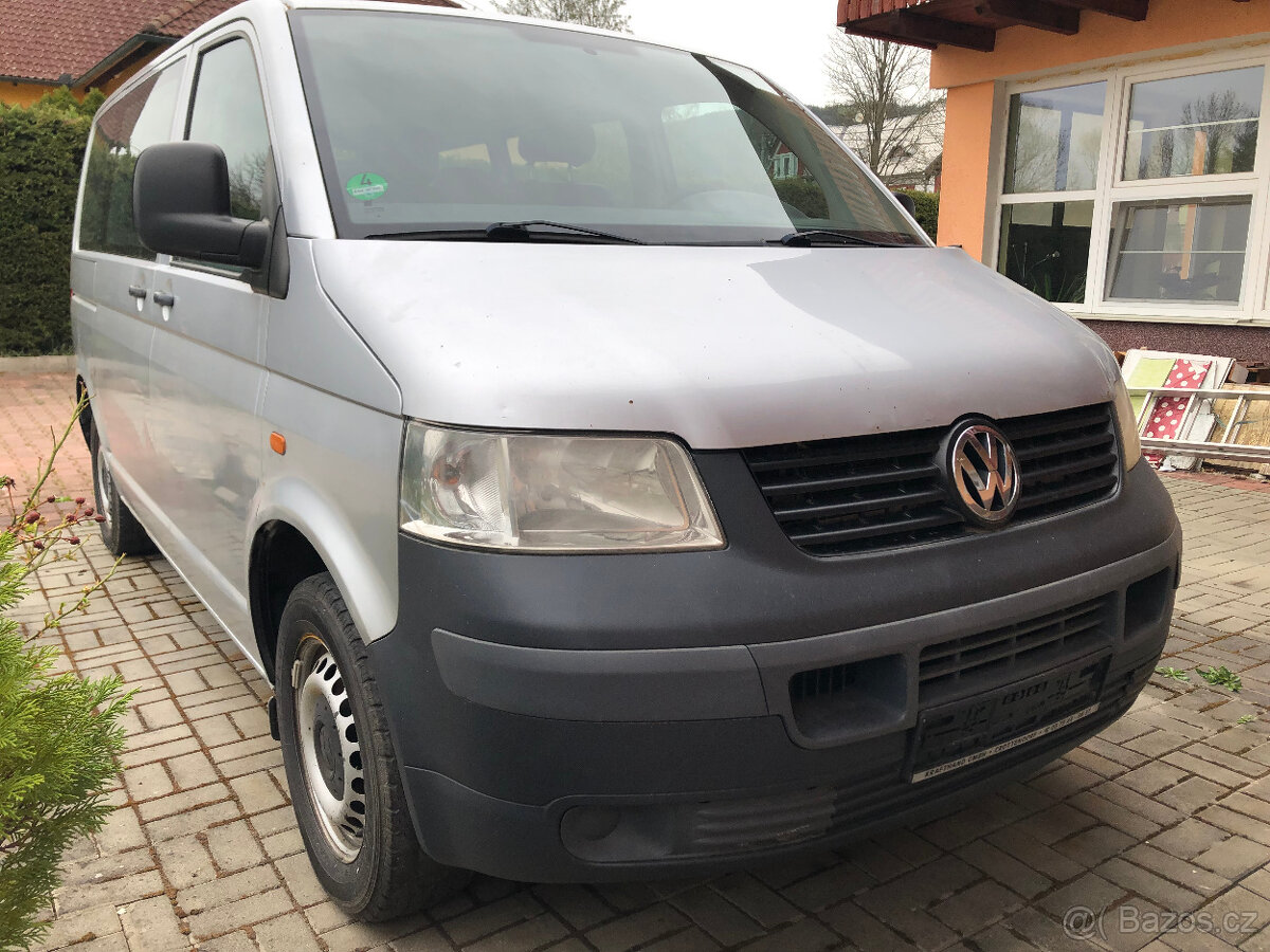 Volkswagen Transporter o.Caravelle T5 2,5TDI 96Kw 9míst