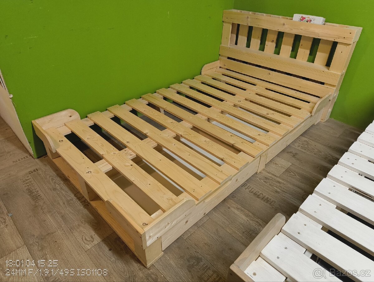 Postel v designu palet War 120x200cm