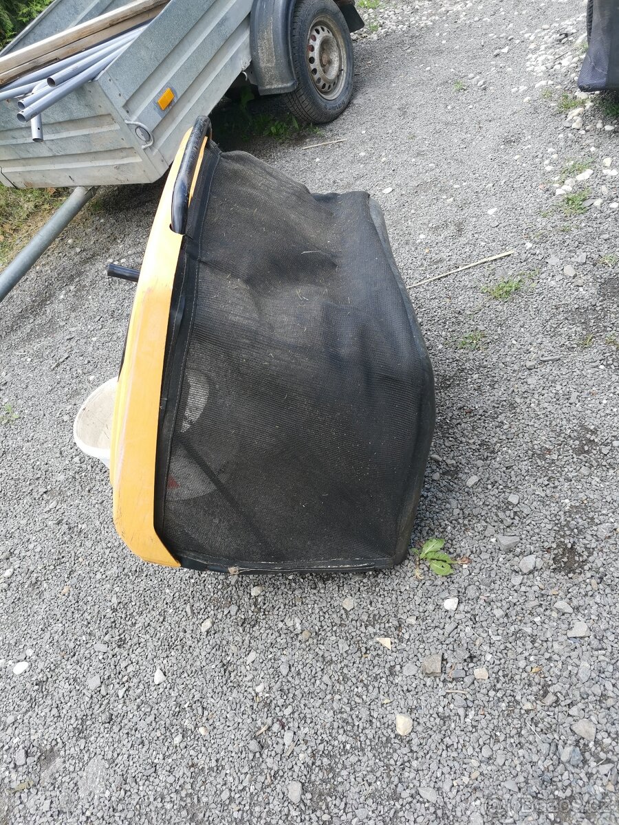 Koš na zahradní traktůrek Stiga Estate