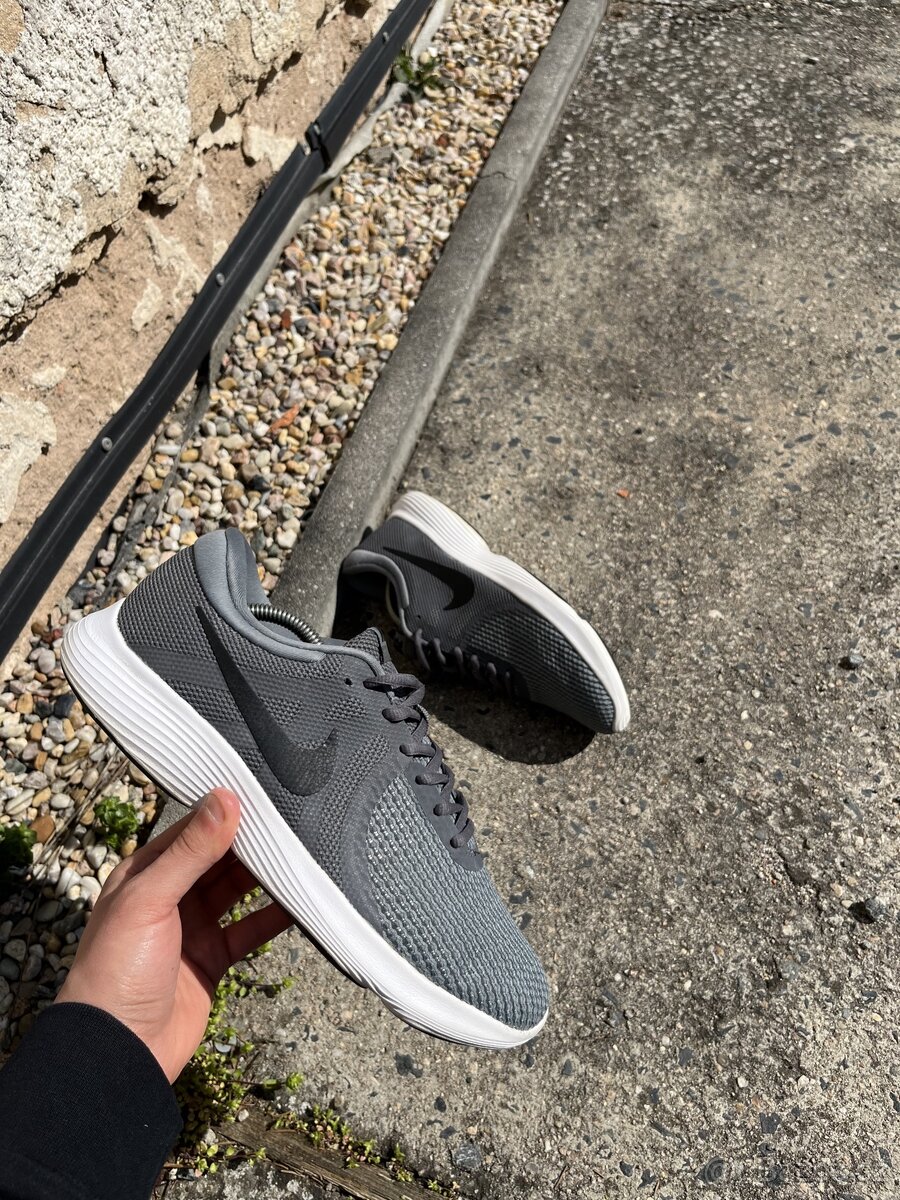 Boty Nike Revolution 4