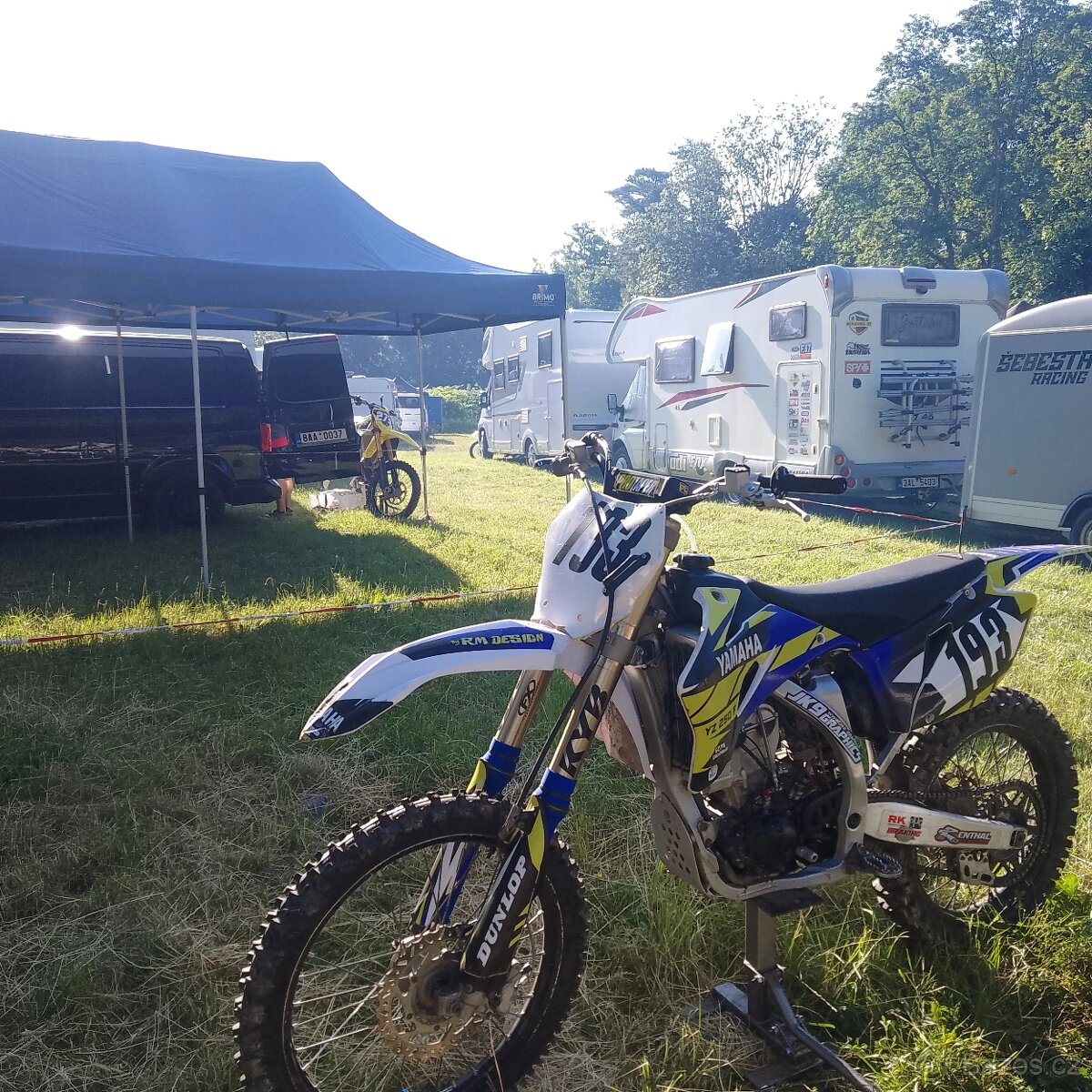 Prodám Yamahu yz250f laděný výfuk hgs po go motoru najeto 5