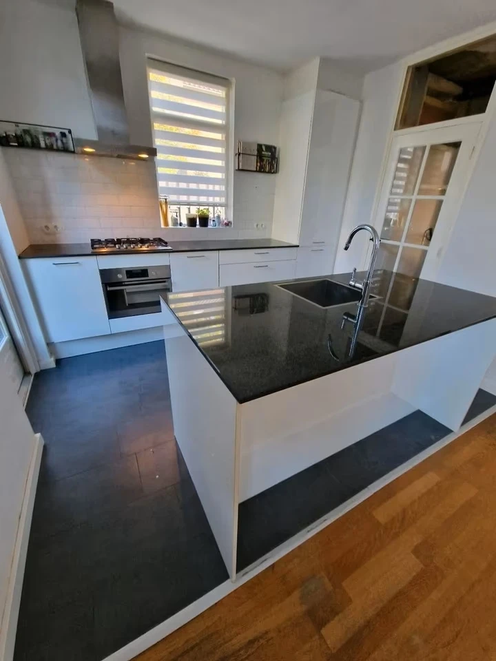 Moderní kuchyně s ostrůvkem (0210.281)