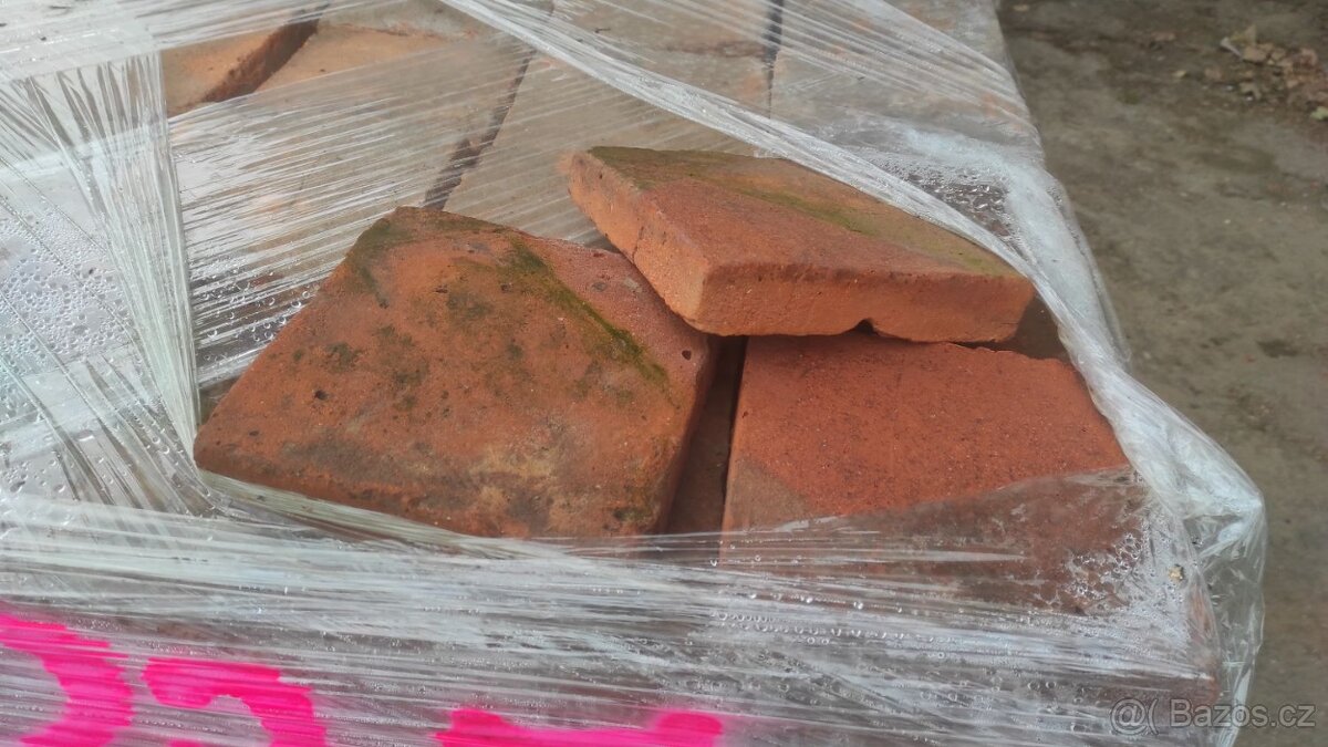 Stará cihlová dlažba, půdovka, půdovky, 18,9 m2