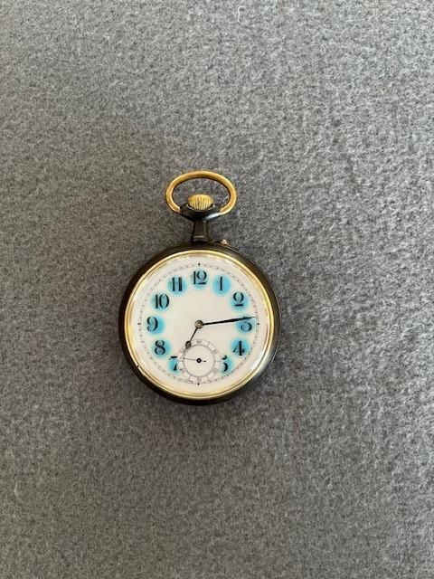 Velké kapesní hodinky v oceli 6,5 cm.