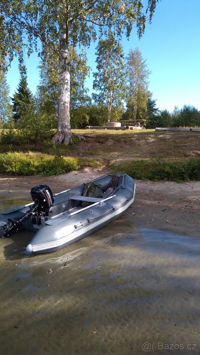 Motorový člun nafukovací