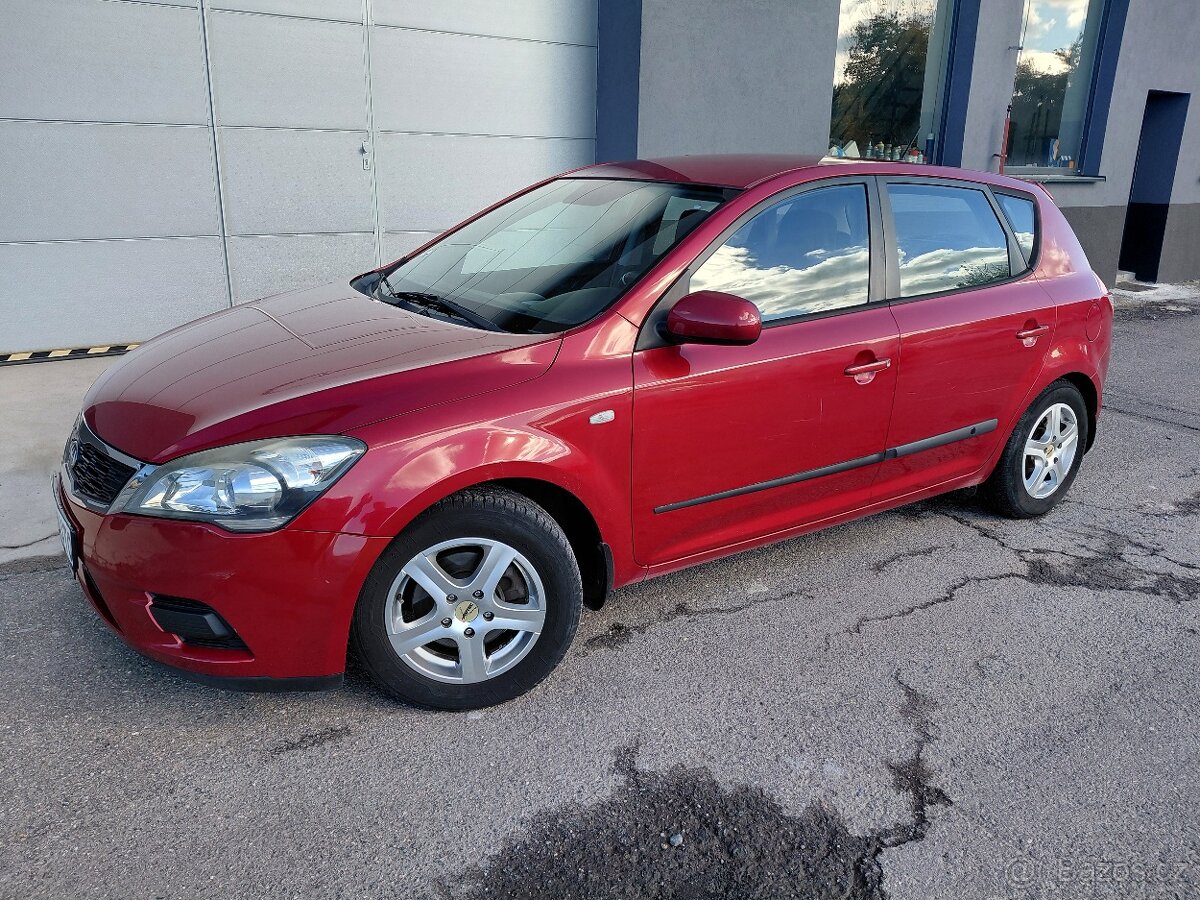 Kia Cee´d 1.4i 16V 80kW 160 000km- GARANCE, TOP CENA, PĚKNÁ