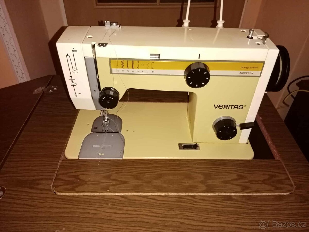 Elektrický skříňkový šicí stroje Veritas