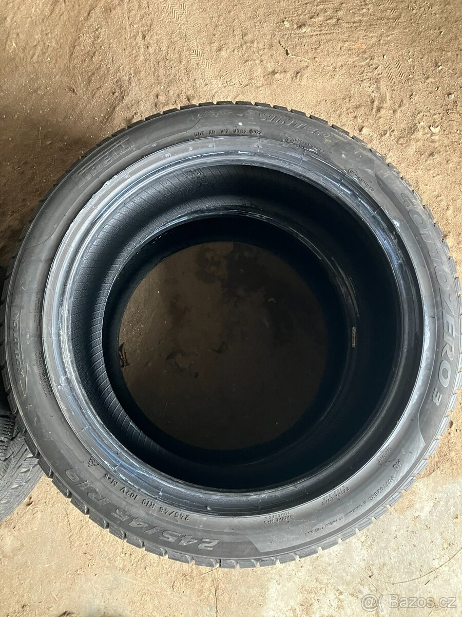 2ks zimní PIRELLI SOTTOZERO 245/45R19