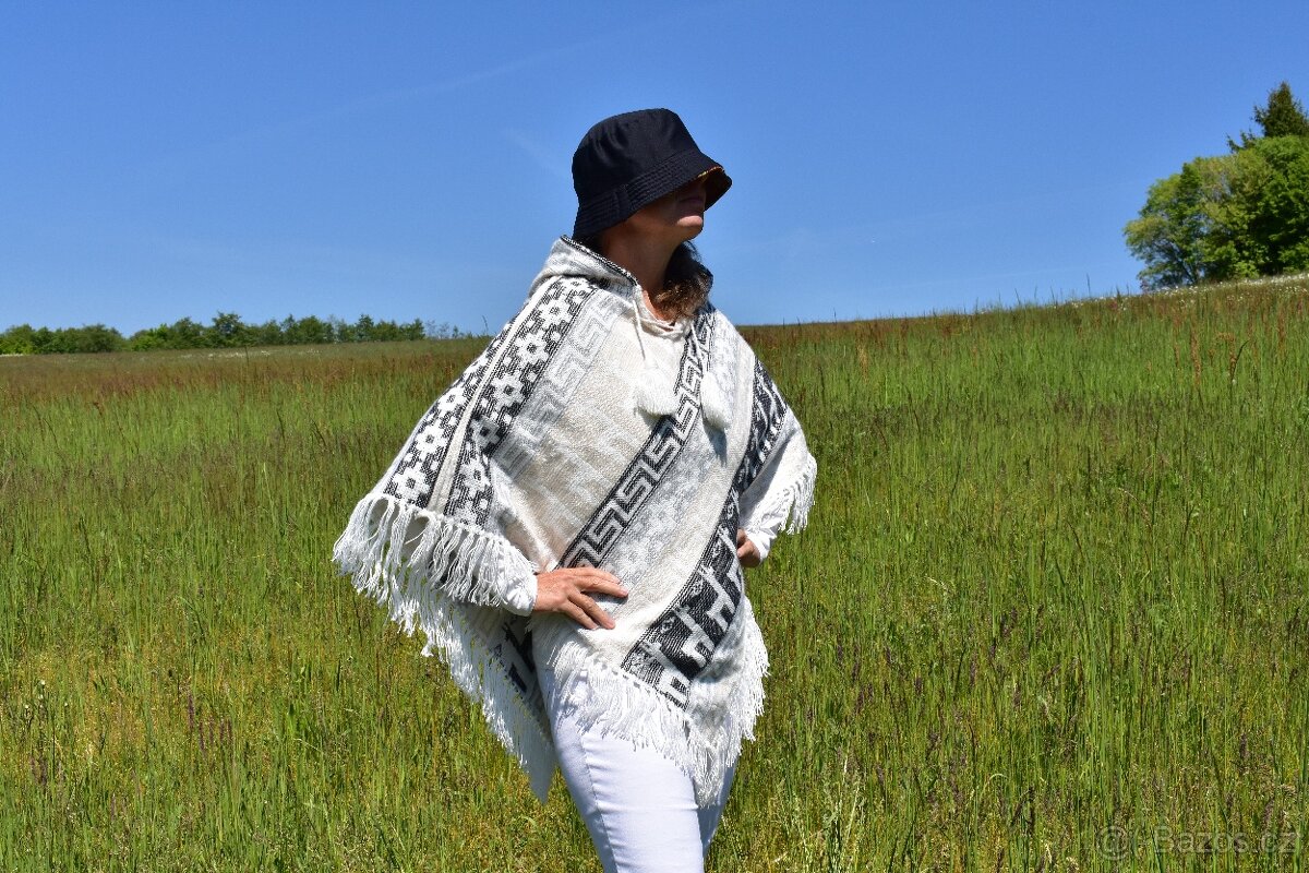 Pončo - Chile s vlnou alpaka s kapucí