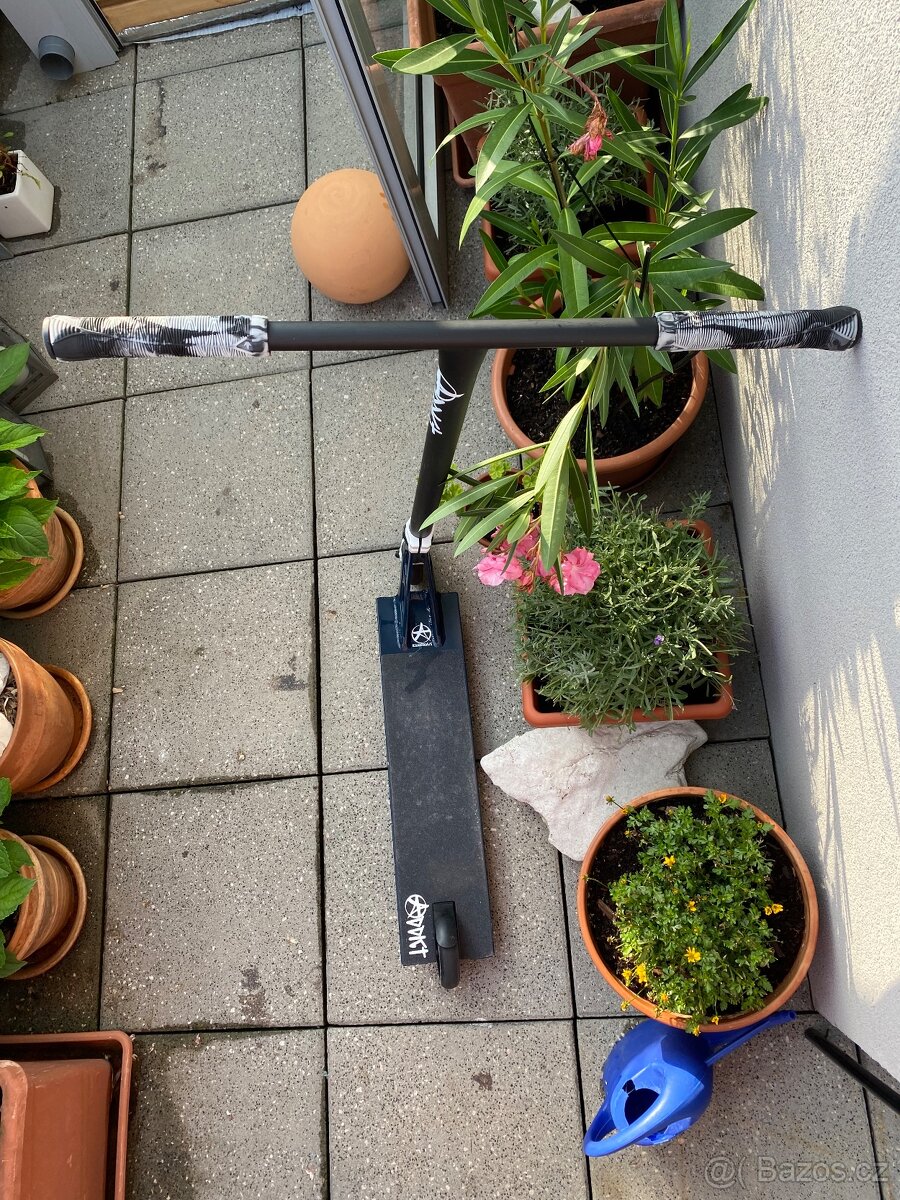 ADDICT REVENGER SCOOTER GLOW