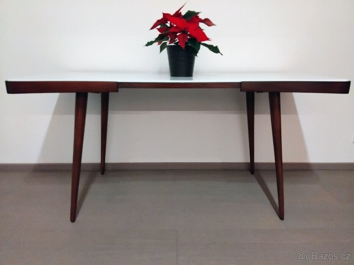 Konferenční stolek Jiroutek