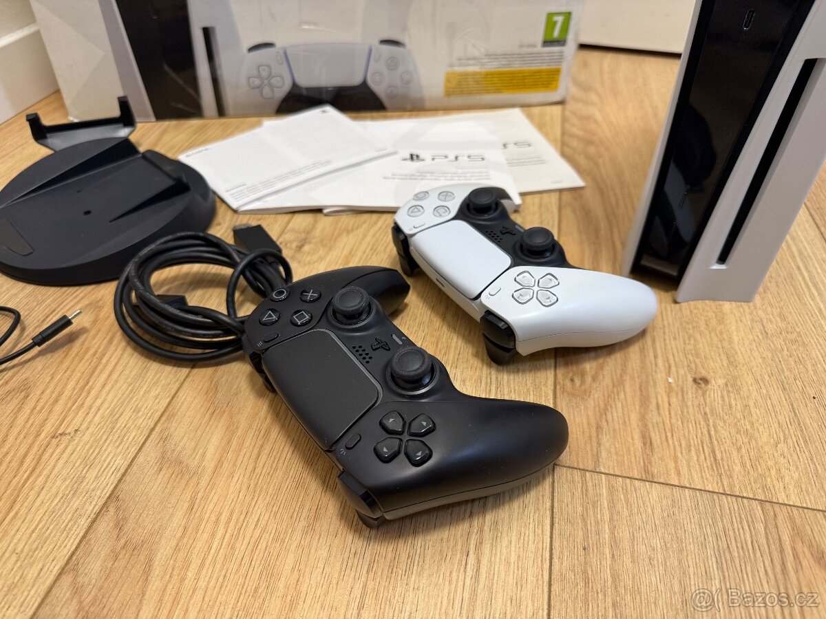 PS5 s mechnaikou + 2 ovládače + hry