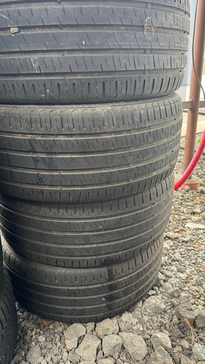 Barum Bravuris 5HM  letní 235/45 R18 98Y