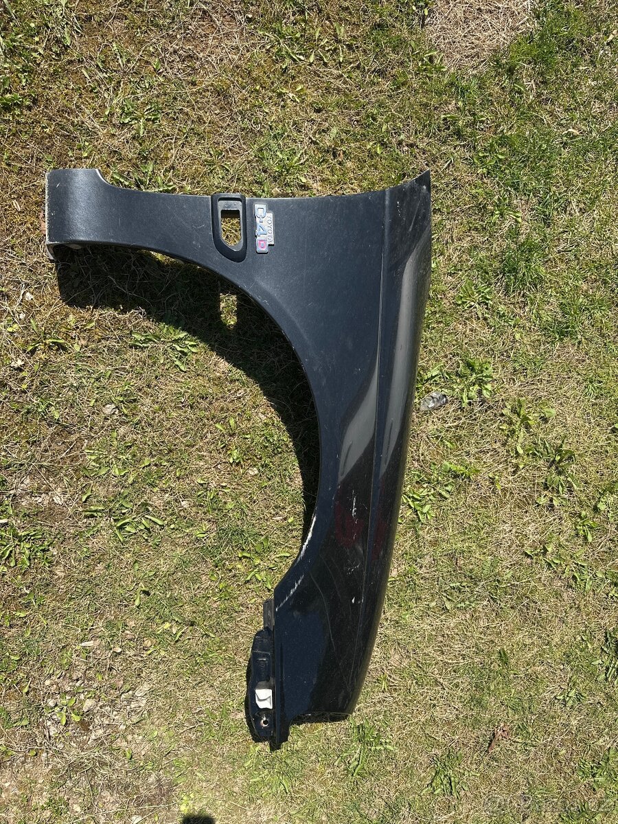 Predám blstnik Kufor Dvere sklo Toyota Avensis 1998-2002 T22