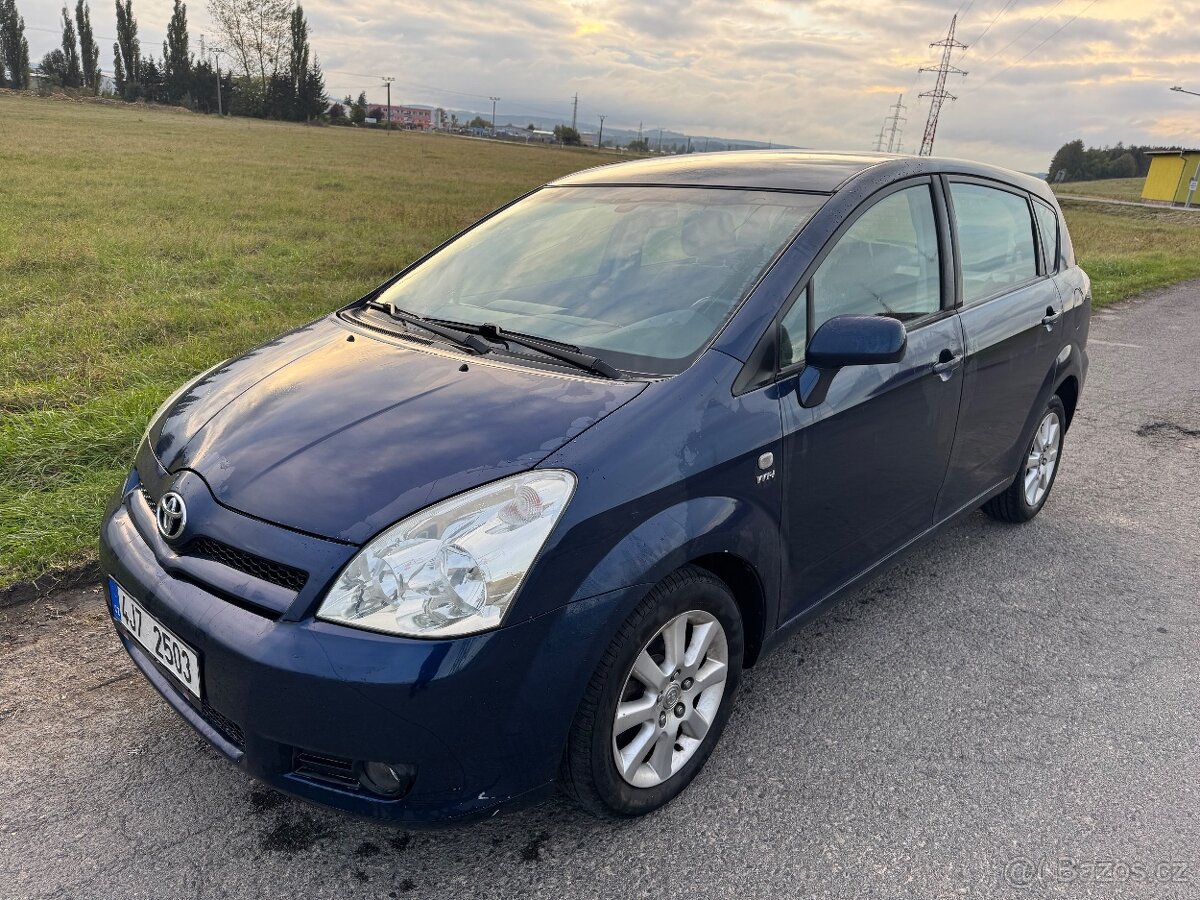 Toyota Corolla Verso 1,8 VVT-i 95 KW r.v. 2004 .Nová STK