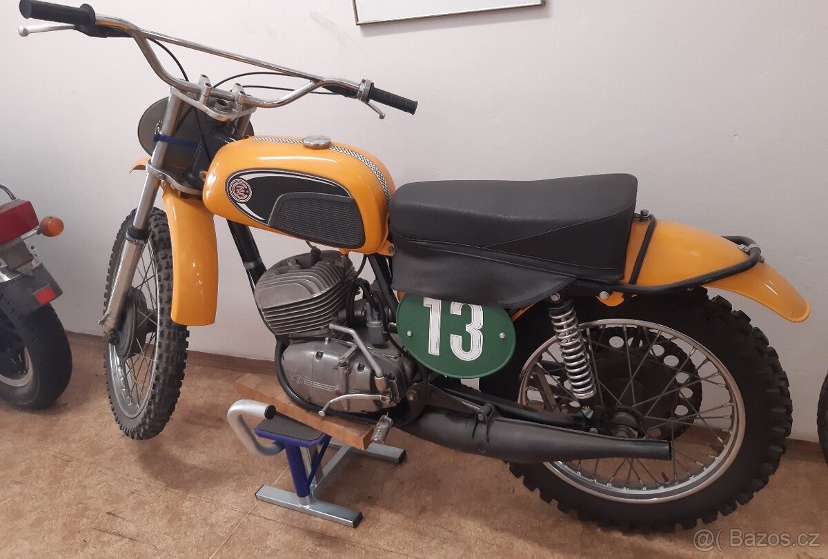 ČZ 250 typ 980.4 r.v. 1972 žluťák, kros motocross