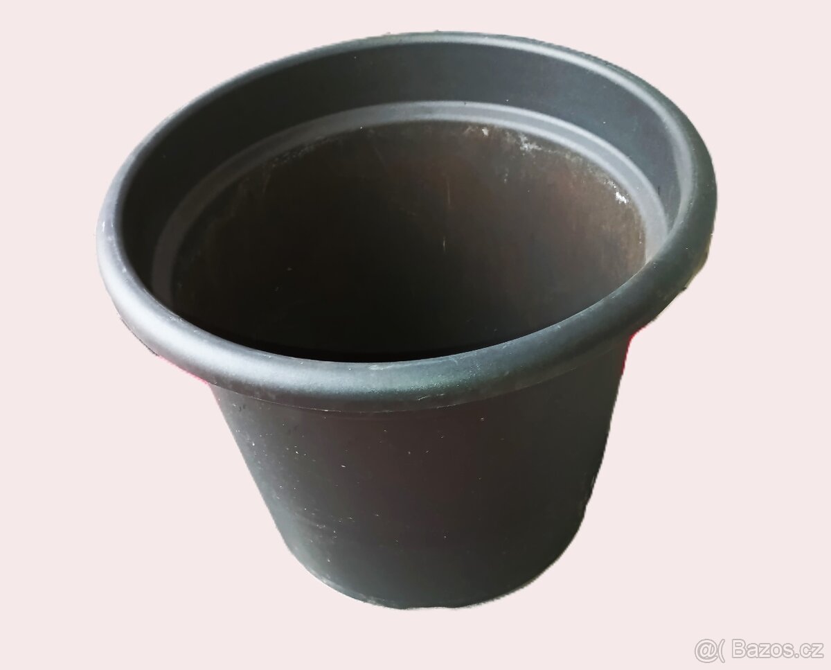 Velký plastový květináč výška cca 30 cm